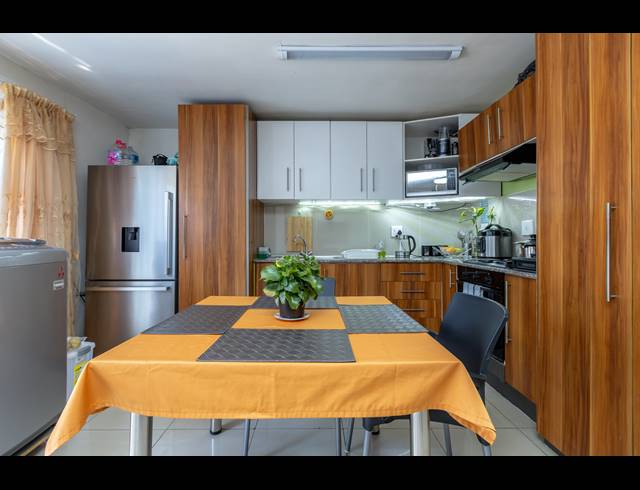 8 BEDROOM HOUSE FOR SALE IN BO KAAP